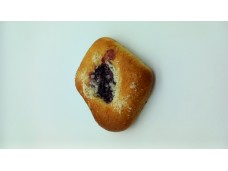 Koláček s náplní tvarohovo-višňovou 120g Koláček s náplní tvarohovo-višňovou 120g