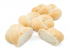 Houska pletená s posypem sezam 60g Houska pletená s posypem sezam 60g